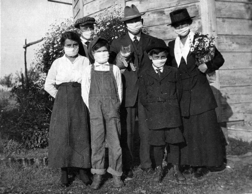 Gripe española. Familia Gripe española. Familia en Dublín (California) en 1918. Foto copyright de Dublin Heritage Park & Museum.